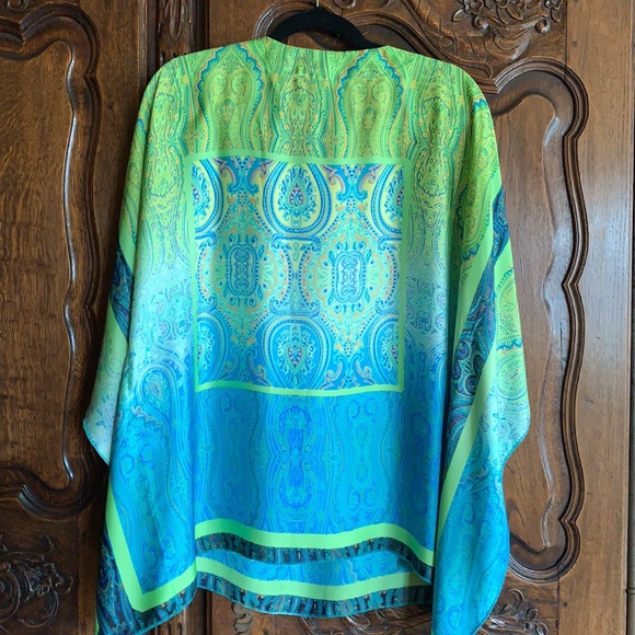 Casting elegant poncho - Picture 4 of 6